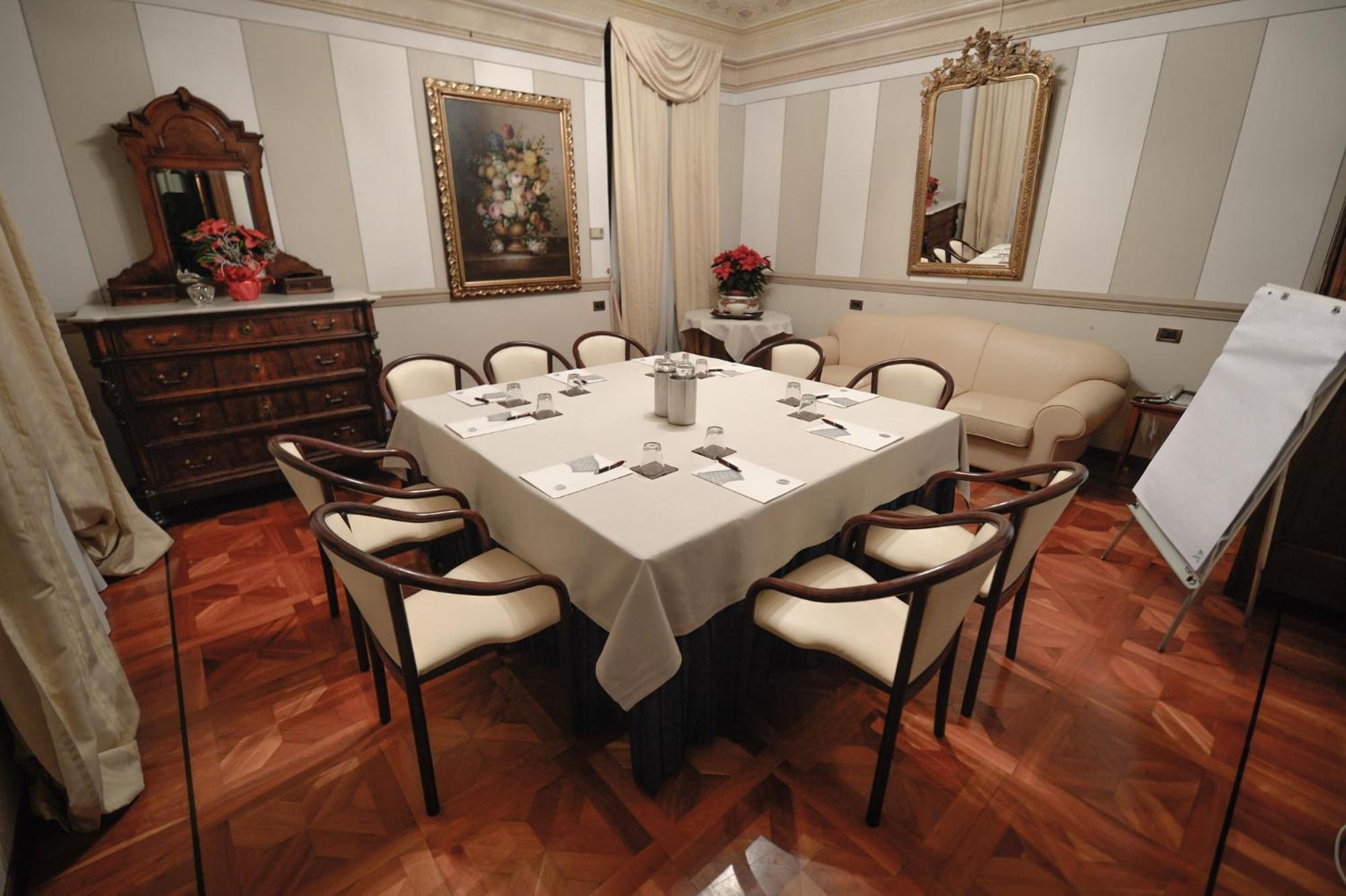 Beccaris Hotel Monforte dʼAlba